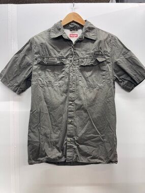 Wrangler Men's Short Sleeve Button-Down Shirt in Olive